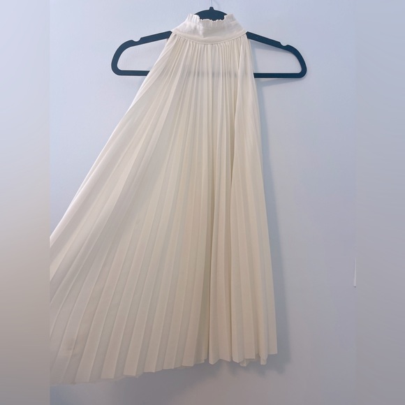 Aritzia Babaton Guell Flowy Sleeveless Blouse in White/Cream - XXS - Picture 11 of 15